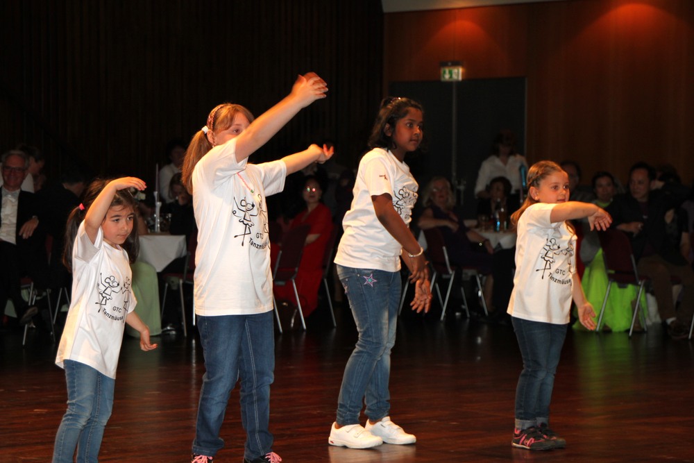 2014 04 26 Ball Auftritt Kinder 2